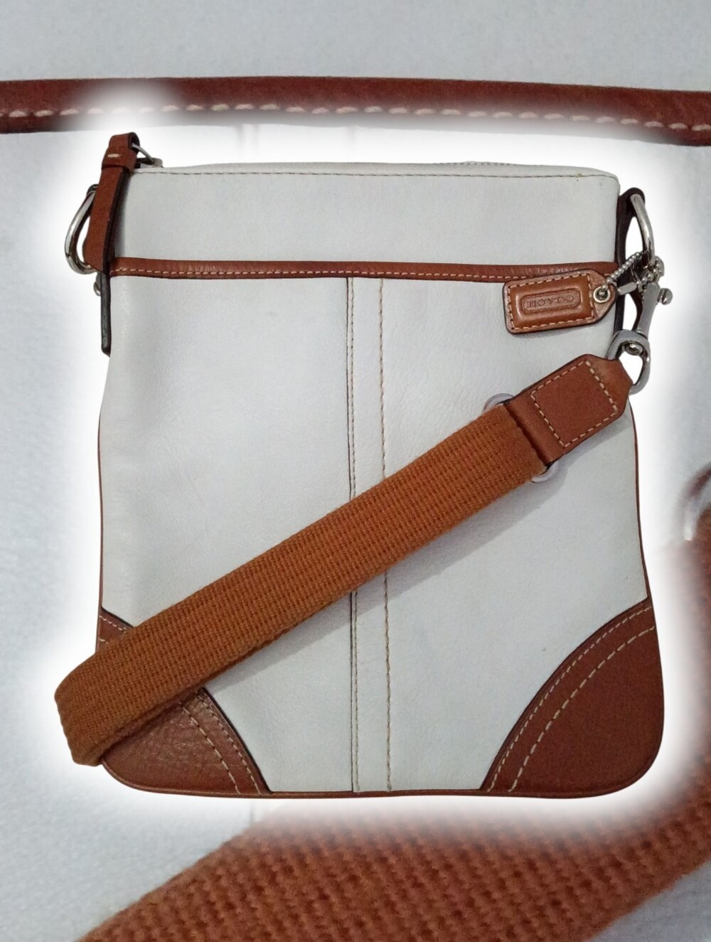 (EUC) Coach® Leather Swingpack Crossbody Bag